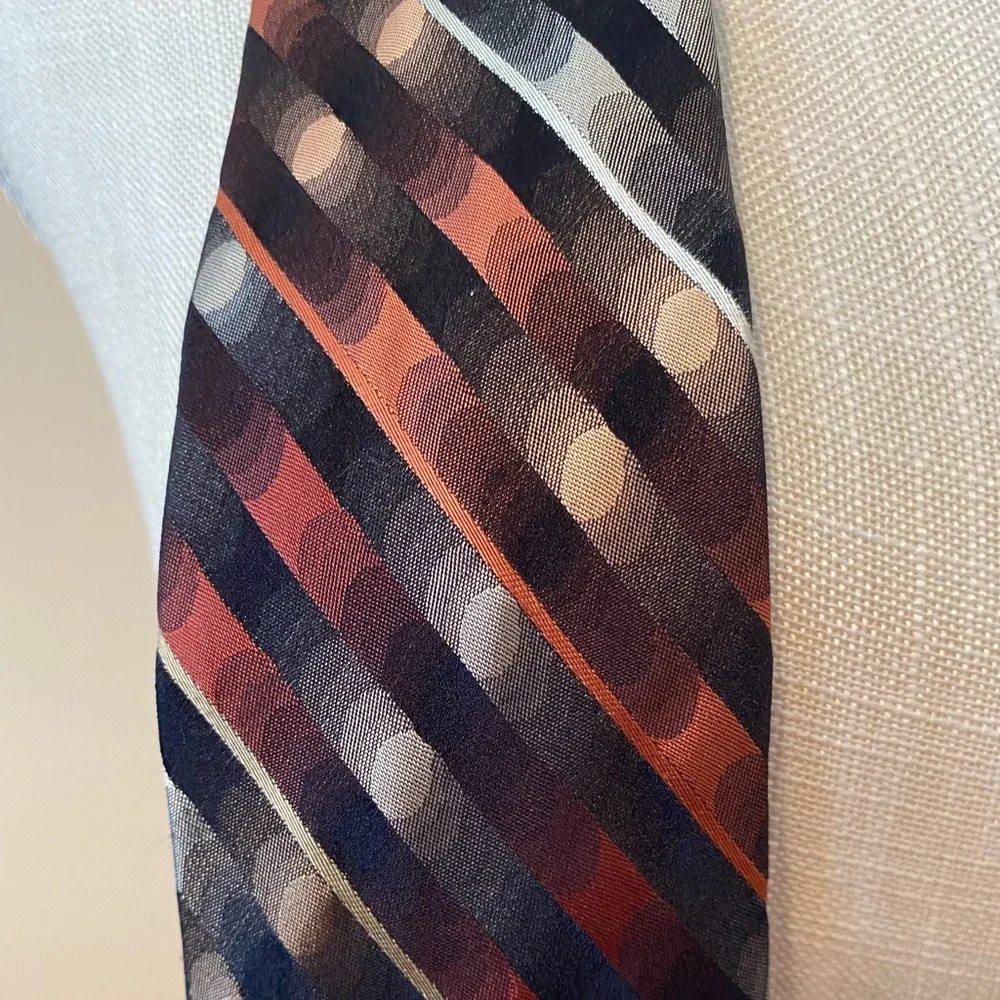 2 men’s ties, each worn once - Picture 2 of 4